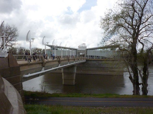 The Robert T. Matsui Waterfront Park is along the Sacramento River Parkway bicycle trail