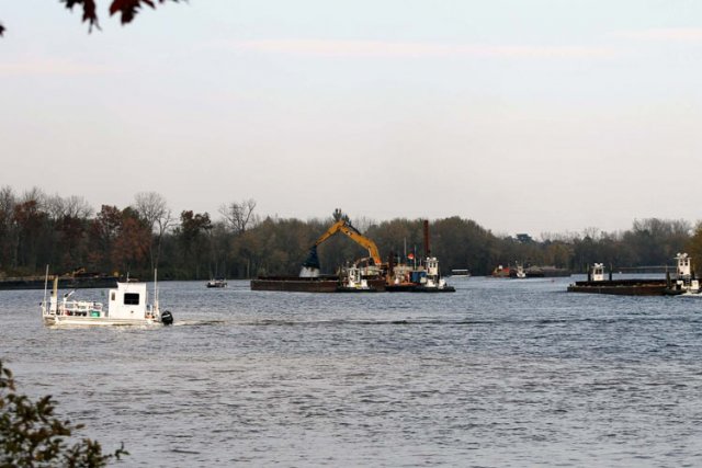 The project's effect on river navigation is closely monitored and reported daily, to ensure that there are minimal and/or short-term impacts on recreational boating.