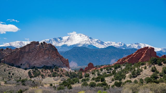 Garden of the Gods park with Pike's Peak in the distance