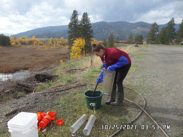 Amy cleaning core tubes. Everyone took turns cleaning the core tubes for the next day’s sampling. Doing the “dishes” for hours can be fun with a great crew and a beautiful view! Photo credit: Jenny Goetz