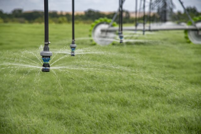 Figure 16. Center pivot sprinkler irrigation 